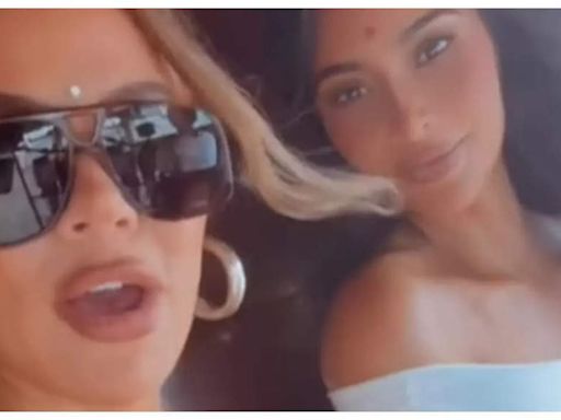 ...Radhika Merchant wedding: Kim Kardashian and Khloe Kardashian enjoy Mumbai monsoon as they take autorickshaw ride- Watch | Hindi Movie News - Times of India