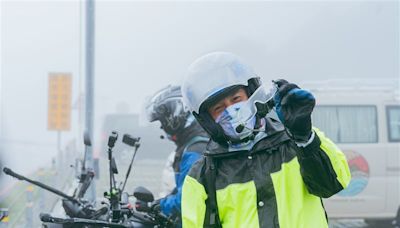 李銘忠下雨天騎車 轉彎突冒出一輛車…下坡出事了