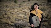 Cantos para el futuro del pueblo mapuche | La cantora Anahí Rayen Mariluan publicó su primer libro de poemas