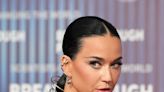 Katy Perry Was Forced To Hold A Cushion Over Her Chest And Hide Under The “American Idol...