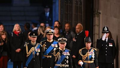 Vigil of the Princes: The moving sight of the Queen's children