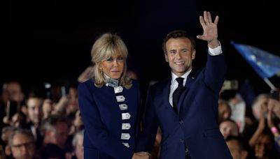 Dos mujeres condenadas por la justicia por difundir el rumor de que Brigitte Macron es transexual - La Tercera