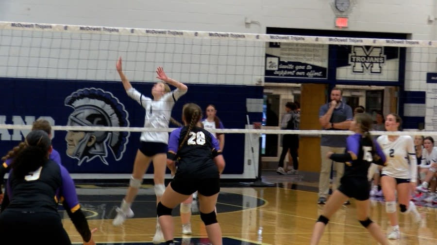 Trojans sweep Royals in girls volleyball