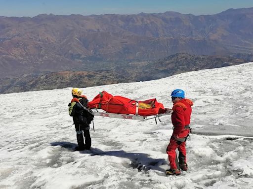 El cadáver de un alpinista estadounidense es hallado por sus compañeros 22 años después de su desaparición en Perú