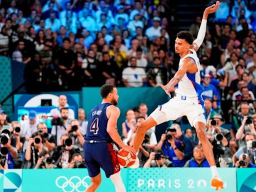 Stephen Curry-Victor Wembanyama photo: USA star goes viral with unbelievable picture in Olympics final | Sporting News India