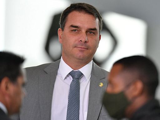 Flávio Bolsonaro paga R$3,4 milhões para quitar mansão comprada no Lago Sul – CartaExpressa – CartaCapital