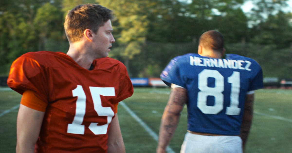 A Famous Quarterback Helped Aaron Hernandez Before His Scandal Erupted