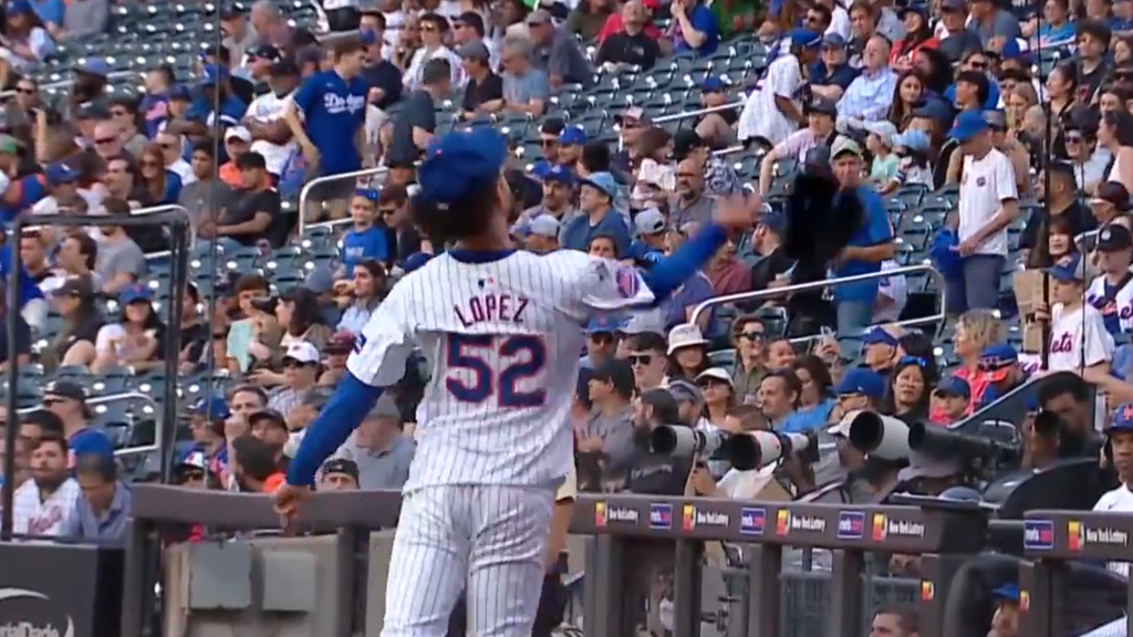 Mets pitcher Jorge López furiously tossed his glove into the stands after getting ejected in 8th-inning meltdown
