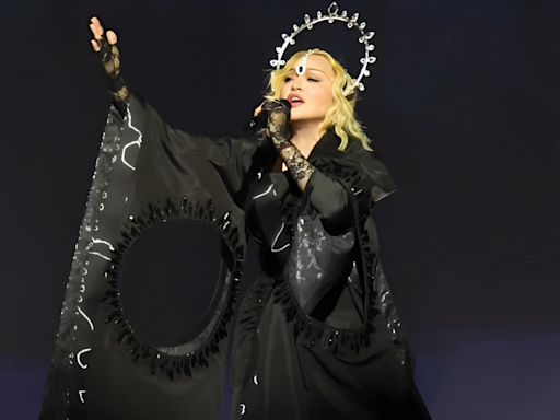 'Areia do show de Madonna' no Brasil é vendida como item colecionável | Daniel Nascimento | O Dia