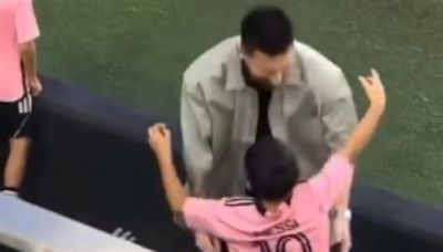 ¡Emotivo momento! Mateo Messi le pide un abrazo a su padre y queda captado en video