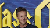 Edward Norton descubre su parentesco con Pocahontas de la vida real