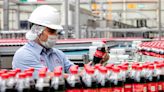 Falta de gas carbónico ‘deja con sed’ a mexicanos: Hay riesgos en producción de ‘chela’ y refrescos