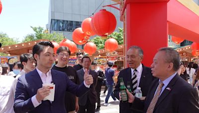 蔣萬安赴東京晴空塔台灣祭 執委會主管熱情接待 (圖)