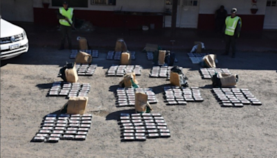 Secuestraron 464 kilos de cocaína y dos fusiles dentro de una camioneta en San Justo