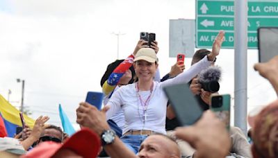 Opositores recibieron a María Corina Machado en Anzoátegui en su paso hacia Bolívar