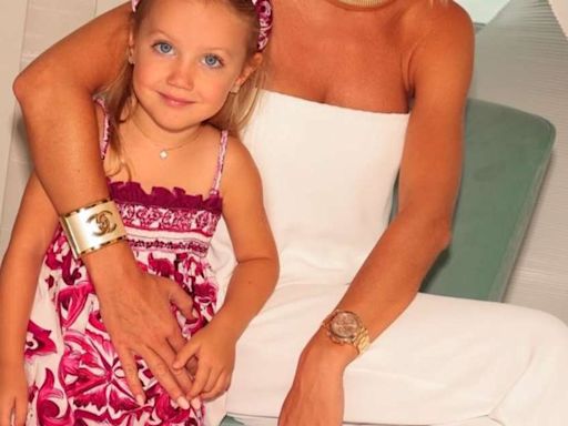 Ana Paula Siebert e filha esbanjam estilo em Miami