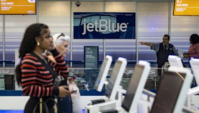 JetBlue Upsizes Bond Sale, Shrinks Loan in $2.75 Billion Deal