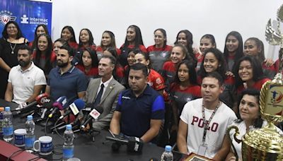 Wilstermann presenta a su equipo femenino