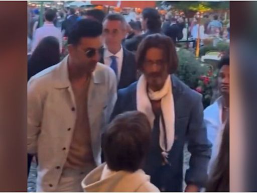 SRK interacts with Ranbir Kapoor at Ambani bash, fans call him Johnny Depp