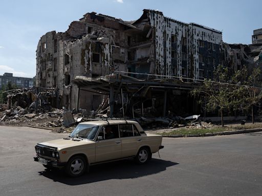 Russia takes another Ukraine town as it bears down on key transport hub