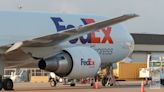 FedEx braces for 50% cut in Postal Service air contract