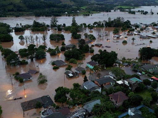 Heavy rains in big Brazil farm state disrupt soy, corn harvests in final stages