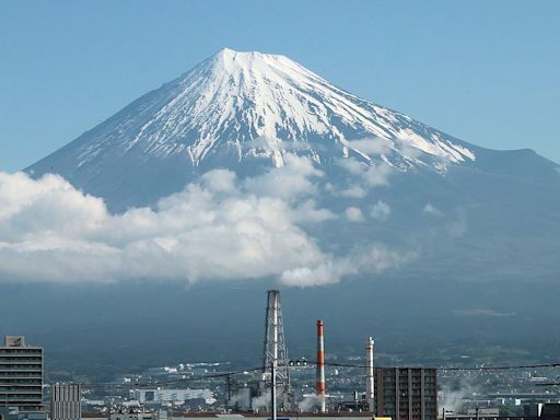 Volcano tragedy as three bodies are found inside Mount Fuji crater