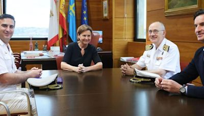 La Alcaldesa recibe al comandante del buque 'Intermares'