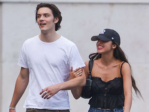 Olivia Rodrigo and Boyfriend Louis Partridge Kiss and Hold Hands During N.Y.C. Stroll: Photos