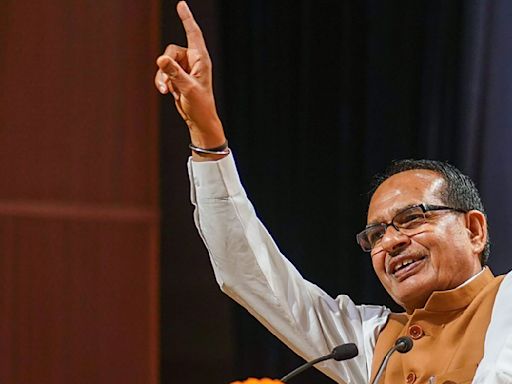 Shivraj Singh Chouhan's son says ‘Delhi bowing down’, Cong takes jibe