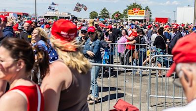 Trump rally attracts thousands to Michigan airport