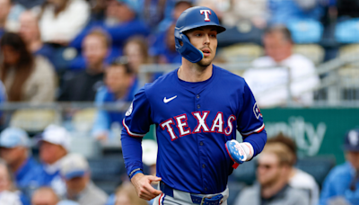 Evan Carter injury update: Rangers outfielder expected to miss rest of regular season with back issues