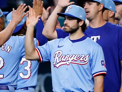 Shades of Willie Mays? Watch Texas Rangers’ Josh Smith make stellar over-the-shoulder snag