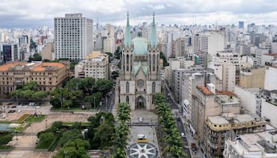 Praça da Sé recebe festa julina gratuita com apresentação de quadrilha e shows de forró