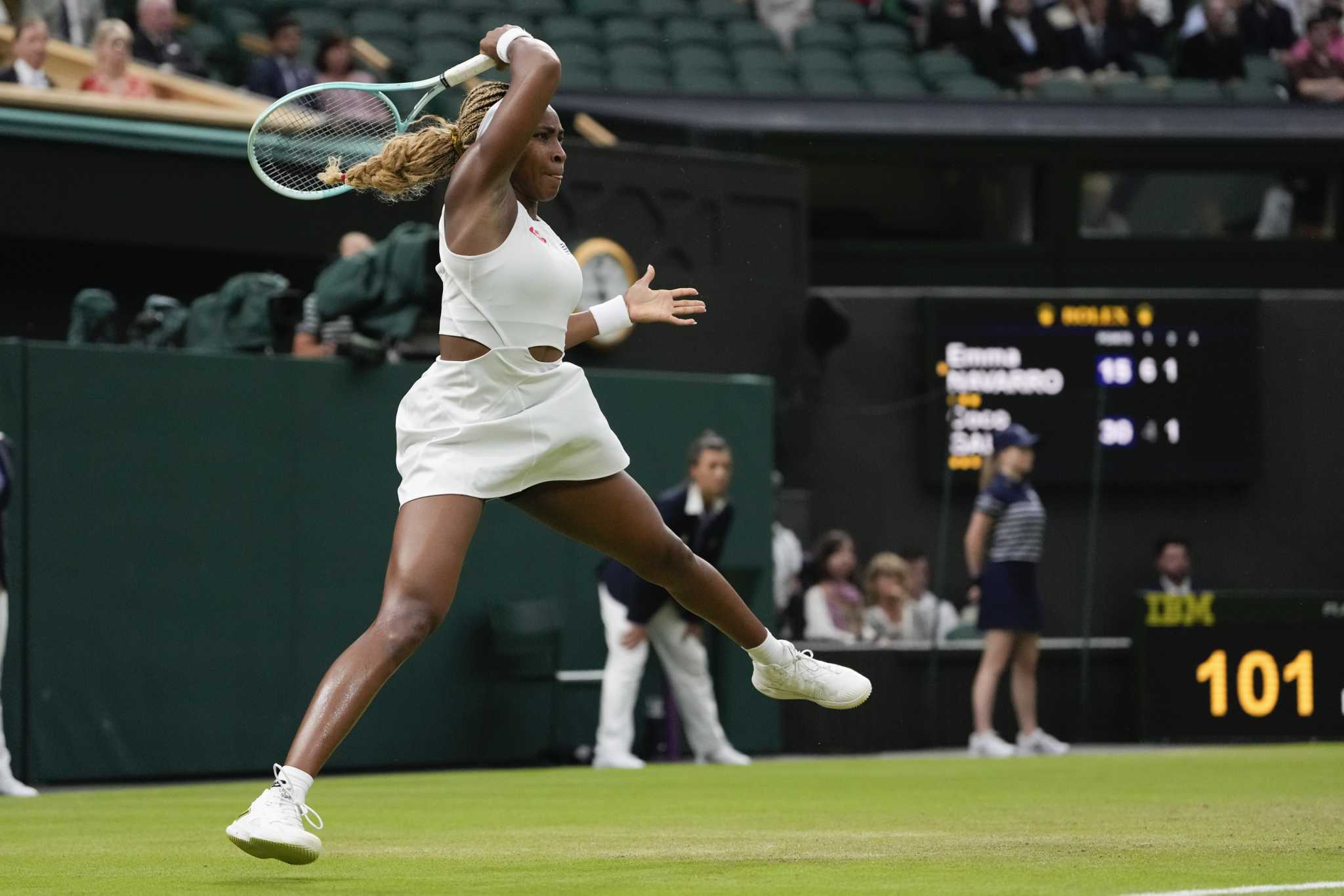 Coco Gauff can't get a new game plan at Wimbledon and loses to Emma Navarro