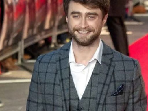 Daniel Radcliffe, intérprete de Harry Potter, pasea feliz con su hijo de meses a plena luz del día