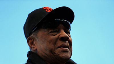 Murió Willie Mays, el legendario beisbolista que ayudó a romper las barreras raciales en la MLB