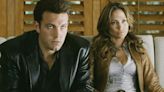 El director de Gigli, la película “maldita” de Jennifer Lopez y Ben Affleck, recordó con enojo el rodaje: “Fue un desastre”