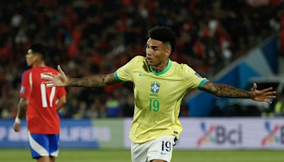 1-2. Brasil hunde a Chile y toma aire con goles de dos delanteros del Botafogo