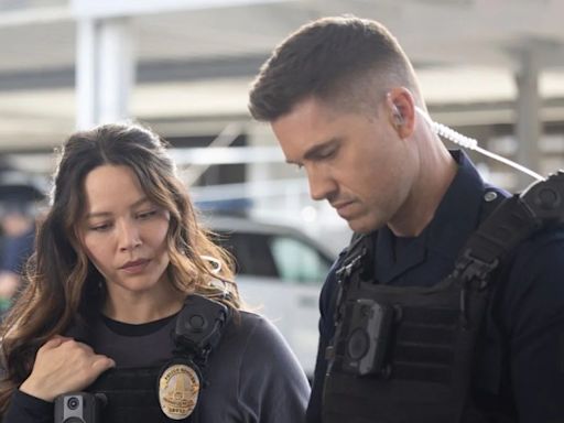 ‘The Rookie’ Creator Explains Why Those #Chenford Finale Scenes Are an ‘Important Step for the Future’
