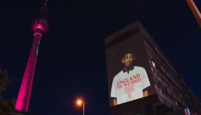 Heart campaign shows tributes to young fans in Berlin