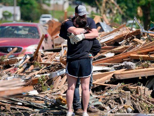 Memorial Day weekend weather: Tornadoes and record-high temperatures