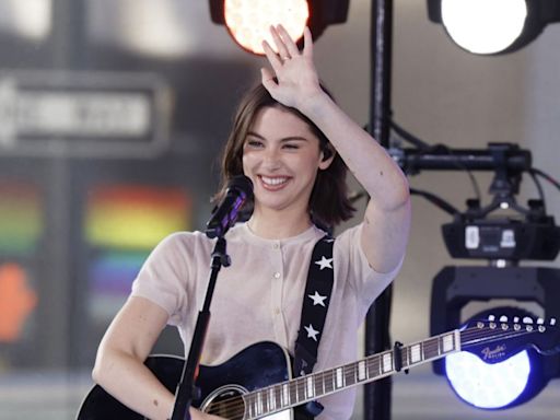 Look: Gracie Abrams performs, talks Taylor Swift on 'Today'