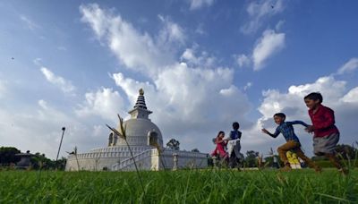 Delhi suffers hot and humid day as monsoon trough moves away