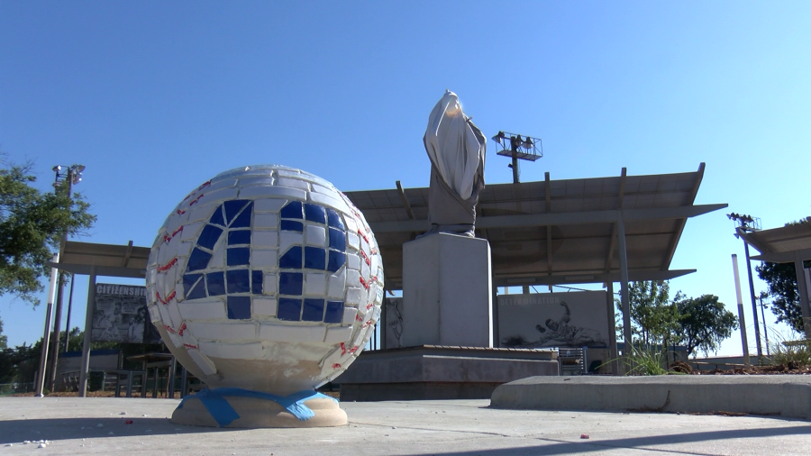 New Jackie Robinson statue unveiling Monday, large crowd expected