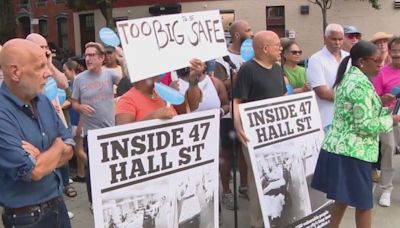 Brooklyn residents rally to close migrant shelter amid violence concerns