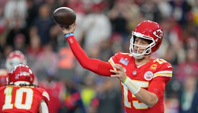 Patrick Mahomes Brings TV to Training Camp for First Time