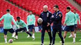 Una selección de Brasil en reconstrucción visita a Inglaterra en Wembley