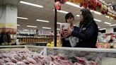 Argentinos consomem menos carne à medida que inflação abocanha poder de compra Por Reuters