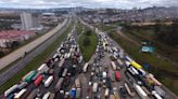 Tensión en Brasil tras las elecciones: tras el discurso de Bolsonaro, continúan los bloqueos de camioneros